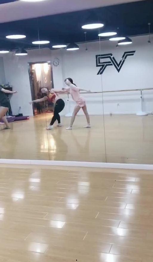 吃瓜学校跳舞视频,吃瓜学校舞蹈视频引热议