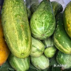 小吃街吃瓜,人间烟火气满满