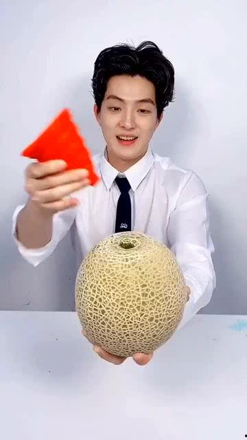 哥哥吃哈密瓜