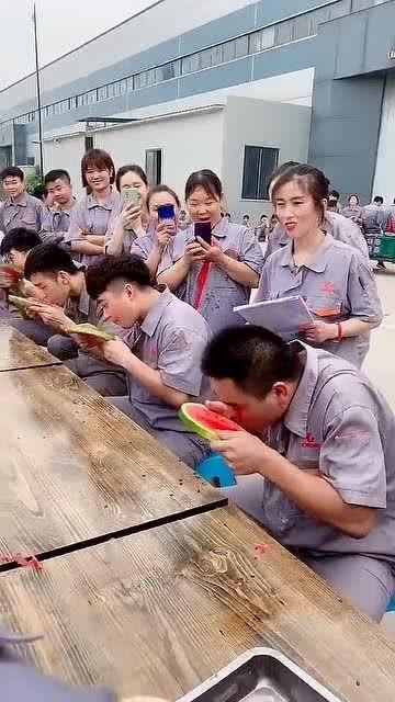 员工大会吃瓜,员工大会上的“瓜田”奇遇记