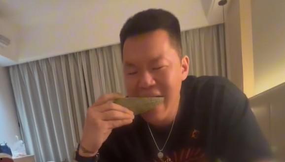 吃瓜很多的视频